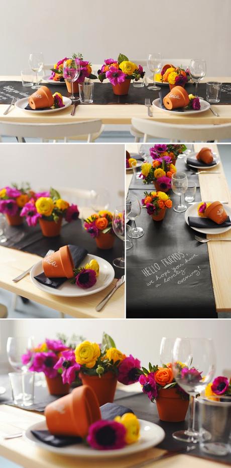 Una mesa primaveral decorada con pizarra y macetas Una mesa primaveral decorada con pizarra y macetas