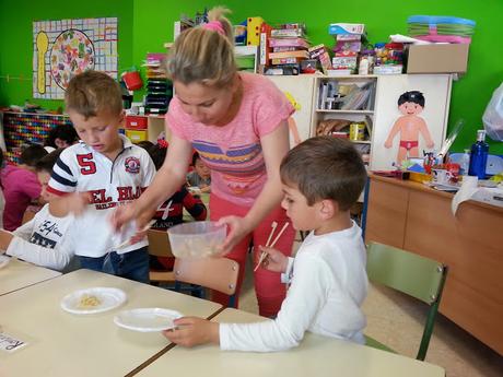 HOY COMEMOS CON PALILLOS HOY COMEMOS CON PALILLOS