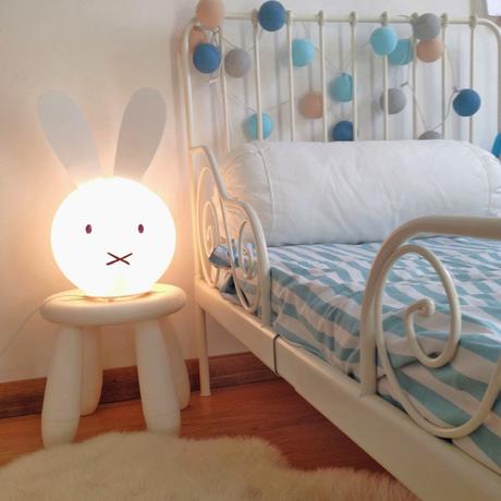 Hack de lámpara Fado de Ikea transformada en conejito Miffy