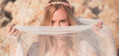 colores-de-boda-corona-flores-novia-boho-folk-hippie-sweetboheme Tendencia 2015: coronas de flores. SweetBohème