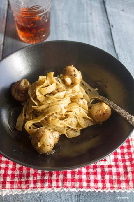 Tagliatelle con champiñones y trufa Tagliatelle con champiñones y trufa