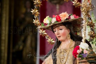 Galería fotográfica del Devoto Besamanos de la Divina Pastora y traslado al camarín en Solemne Procesión Claustral