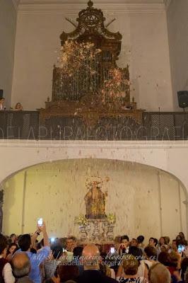 Galería fotográfica del Devoto Besamanos de la Divina Pastora y traslado al camarín en Solemne Procesión Claustral