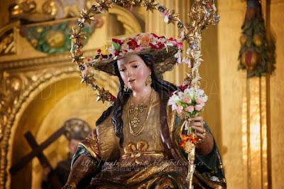 Galería fotográfica del Devoto Besamanos de la Divina Pastora y traslado al camarín en Solemne Procesión Claustral