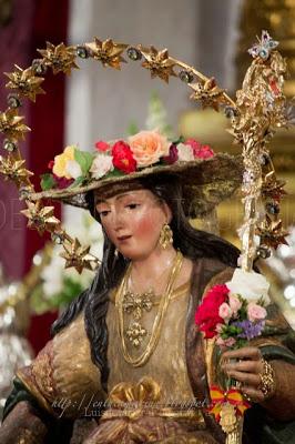 Galería fotográfica del Devoto Besamanos de la Divina Pastora y traslado al camarín en Solemne Procesión Claustral