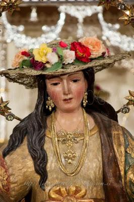 Galería fotográfica del Devoto Besamanos de la Divina Pastora y traslado al camarín en Solemne Procesión Claustral