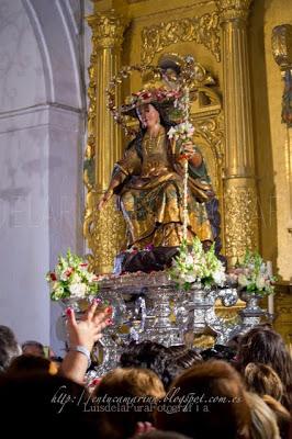 Galería fotográfica del Devoto Besamanos de la Divina Pastora y traslado al camarín en Solemne Procesión Claustral