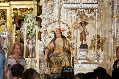 Galería fotográfica del Devoto Besamanos de la Divina Pastora y traslado al camarín en Solemne Procesión Claustral