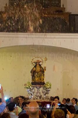 Galería fotográfica del Devoto Besamanos de la Divina Pastora y traslado al camarín en Solemne Procesión Claustral