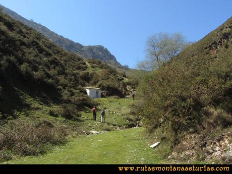 Ruta Ardisana, pico Hibeo: Finaliza la pista, y comienza sendero