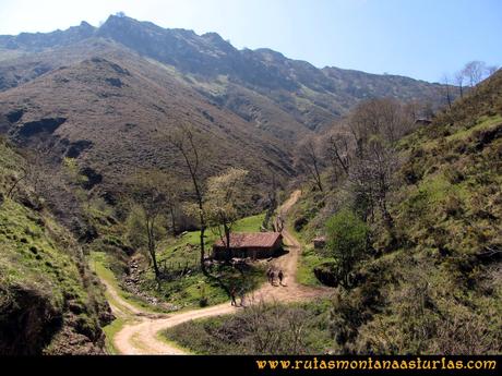 Ruta Ardisana, pico Hibeo: Vista del Hibeo desde las inmediaciones del arroyo Orticeda