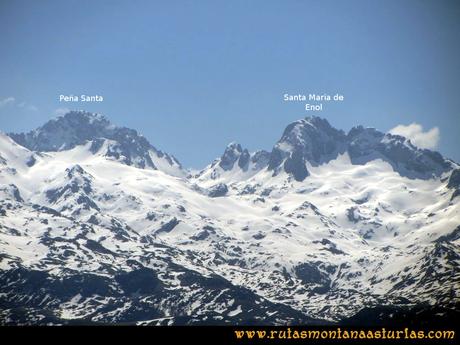 Ruta Ardisana, pico Hibeo: Vista de las Peña Santa y Enol