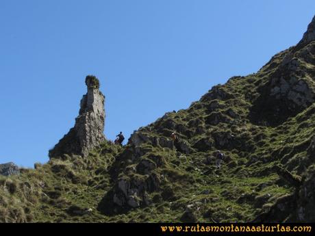 Ruta Ardisana, pico Hibeo: Piedra curiosa