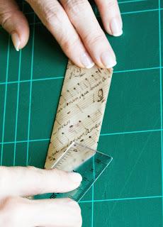 Paso 4.- Este doblez también lo puedes repasar para que quede perfecto Paso 4.- Este doblez también lo puedes repasar para que quede perfecto