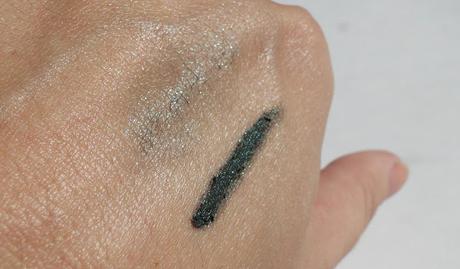 Novedades de Natura Una: base mousse y sombra en lápiz. Novedades de Natura Una: base mousse y sombra en lápiz.