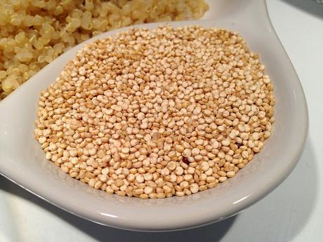Hamburguesas de quinoa y puerro con salsa de yogur y rúcula Hamburguesas de quinoa y puerro con salsa de yogur y rúcula