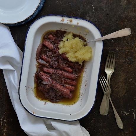 SALCHICHAS ASADAS CON VINO TINTO Y MOSTAZA