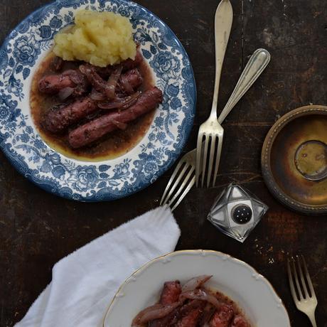 SALCHICHAS ASADAS CON VINO TINTO Y MOSTAZA