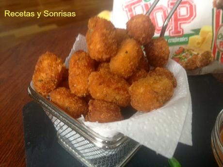 CHEESE POPS CON SALSA DE TOMATES SECOS