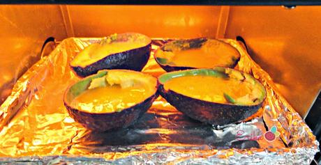 Aguacates horneados con queso Mozzarella Aguacates horneados con queso Mozzarella