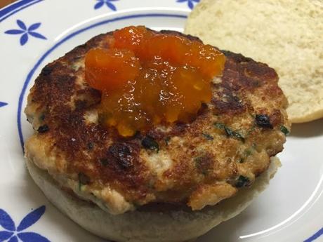 Hamburguesa de Salmón con mermelada de calabaza. Hamburguesa de Salmón con mermelada de calabaza.
