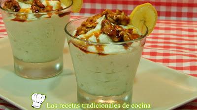 Mousse de plátano con nueces caramelizadas