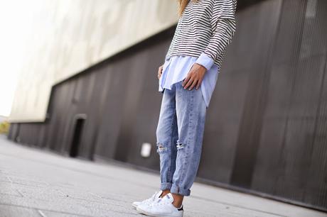 STREET STYLE INSPIRATION ; NAVY STRIPES.-