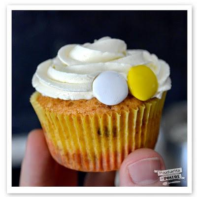 CUPCAKES PARA COMUNIÓN: ALMENDRA Y LIMÓN Y LACASITOS CON CHOCOLATE BLANCO