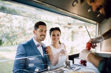 Haz de tu boda una foodtruck wedding! food truck styled shoot www.bodasdecuento.com