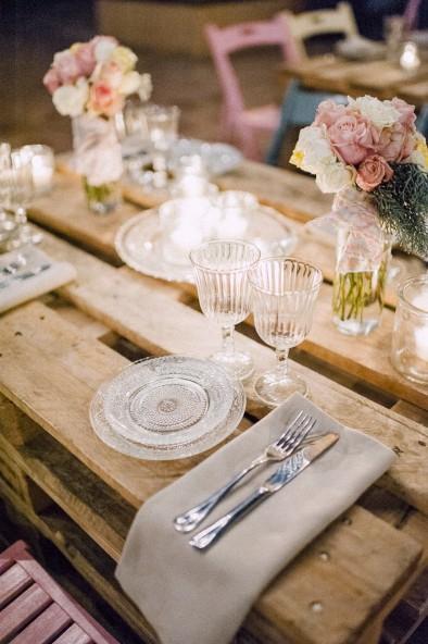 Haz de tu boda una foodtruck wedding! mesa de palets madera bodas www.bodasdecuento.com