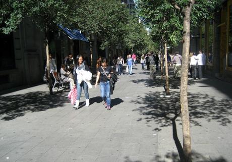 Cosas que tienes que hacer si visitas Madrid, por @GoEuro GoEuro - que ver en Madrid - Calle Fuencarral