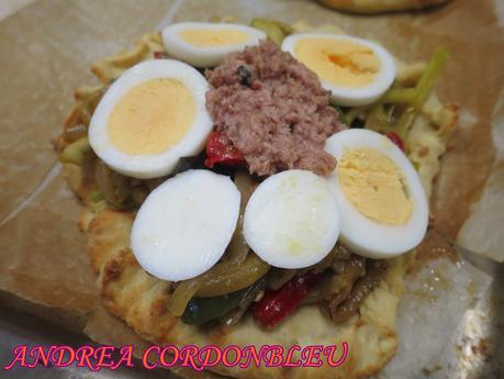 COCA DE ATÚN, HORTALIZAS REHOGADAS Y HUEVO COCA DE ATÚN, HORTALIZAS REHOGADAS Y HUEVO