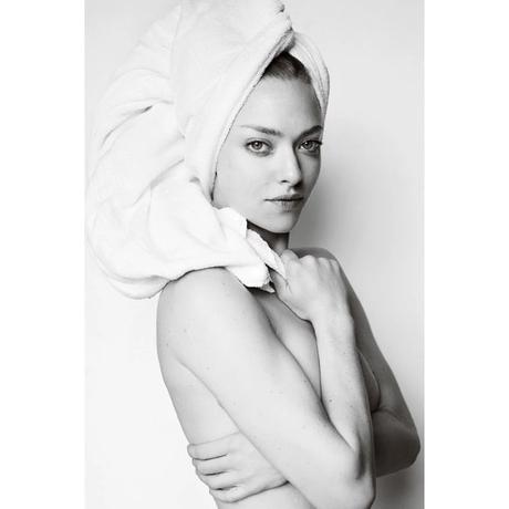Amanda Seyfried protagonista de las Towel Series de Mario Testino