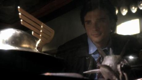 Finales de temporada de ‘Arrow’ y ‘Flash’ jay garrick helmet smallville