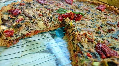 Tarta salada de tofu, espinacas, champiñones y tomates secos Tarta salada de tofu, espinacas, champiñones y tomates secos