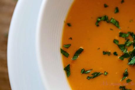 CREMA DE TOMATE CON ALBAHACA Y PEREJIL (THERMOMIX Y TRADICIONAL):