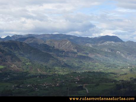 Ruta Torazo, Pico Incos: Vista desde el Incos de la Sierra de Peña Mayor