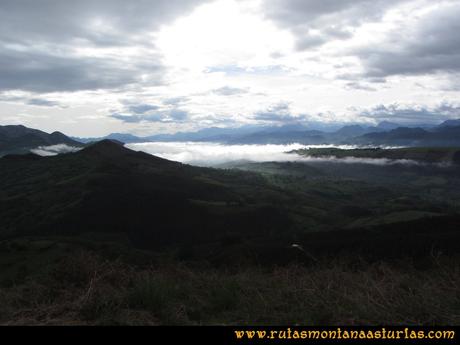 Ruta Torazo, Pico Incos: Indice Vista del valle de Infiesto desde el Incos