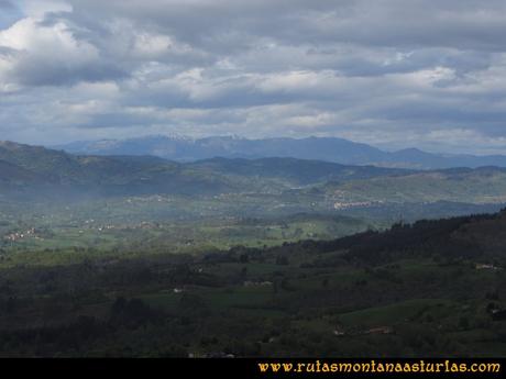 Ruta Torazo, Pico Incos: Vista desde el Incos de la Sierra del Aramo