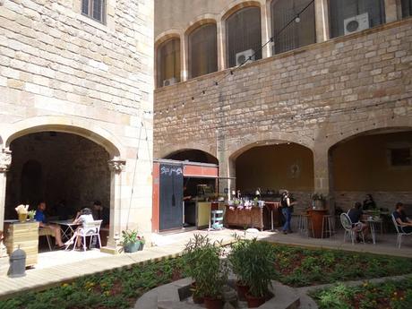 BAR-RESTAURANT ANTIC HOSPITAL DE LA SANTA CREU,A LA BARCELONA D' ABANS, D' AVUI I DE SEMPRE...28-05-2015...!!!