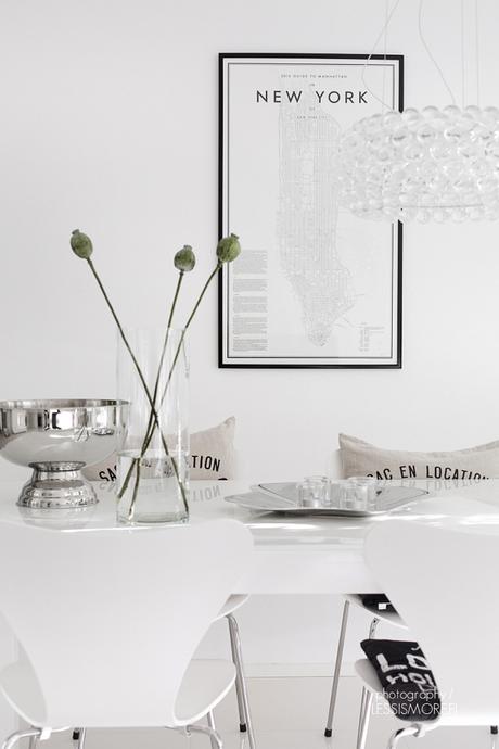 El piso de la semana: BLANCO Y FIBRAS NATURALES UNA PAREJA PERFECTA El piso de la semana: BLANCO Y FIBRAS NATURALES UNA PAREJA PERFECTA