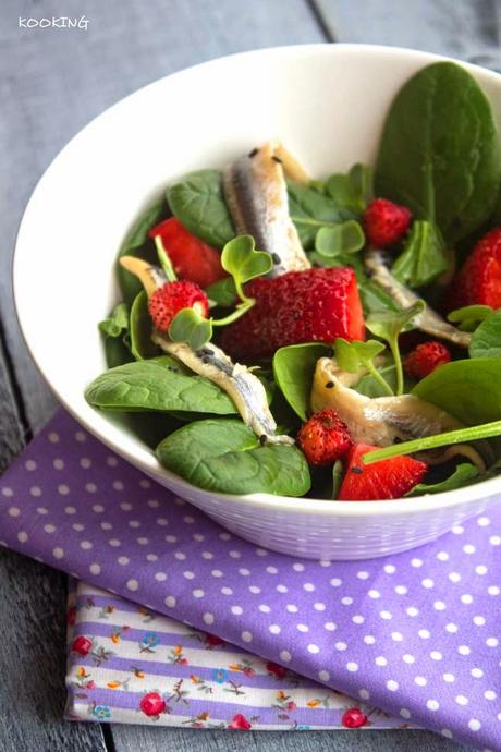 Ensalada de fresas y boquerones Ensalada de fresas y boquerones
