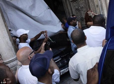 RIHANNA GRABA VIDEO EN CUBA Y PARALIZA LA HABANA RIHANNA GRABA VIDEO EN CUBA Y PARALIZA LA HABANA