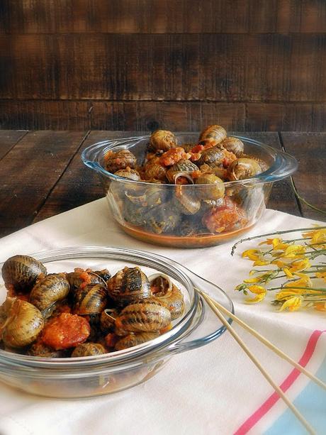 Caracoles en salsa con chorizo y jamón Caracoles en salsa con chorizo y jamón