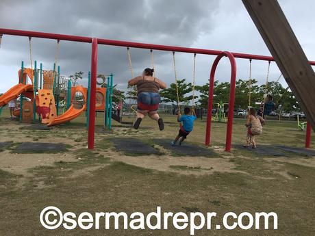 A la mujer que usó el columpio para NIÑOS A la mujer que usó el columpio para NIÑOS