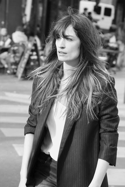 Caroline de Maigret explora París en el lookbook de Equipment de Otoño