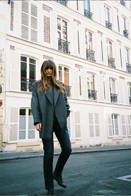 Caroline de Maigret explora París en el lookbook de Equipment de Otoño