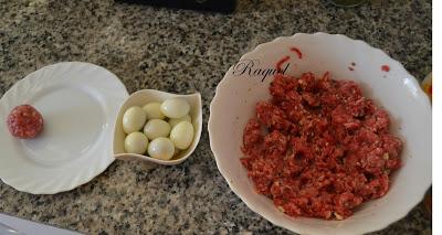 Albóndigas Rellenas con Huevo de Codorniz en Salsa Albóndigas Rellenas con Huevo de Codorniz en Salsa