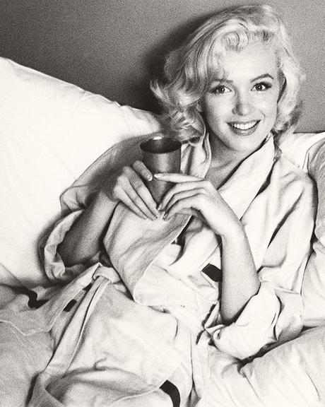 Marilyn Monroe. Gah. Even through all of her hidden pain and problems, her smile can just light up any room. She is so Beautiful