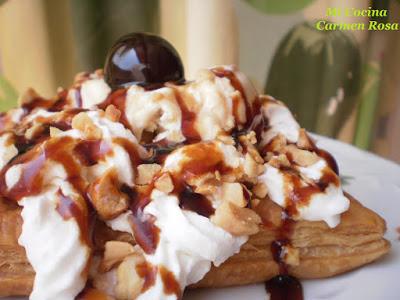 HOJALDRE CON HELADO, NATA, CARAMELO, CACAHUETES TOSTADOS Y CEREZA EN AGUARDIENTE HOJALDRE CON HELADO, NATA, CARAMELO, CACAHUETES TOSTADOS Y CEREZA EN AGUARDIENTE